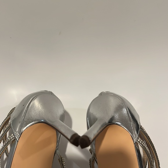 L Miller silver pump - Picture 16 of 16